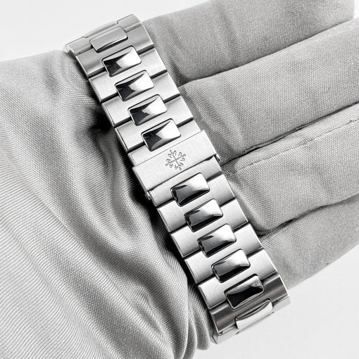 Patek Philippe Nautilus Green Dial Date Display Silver Stainless Steel Chain